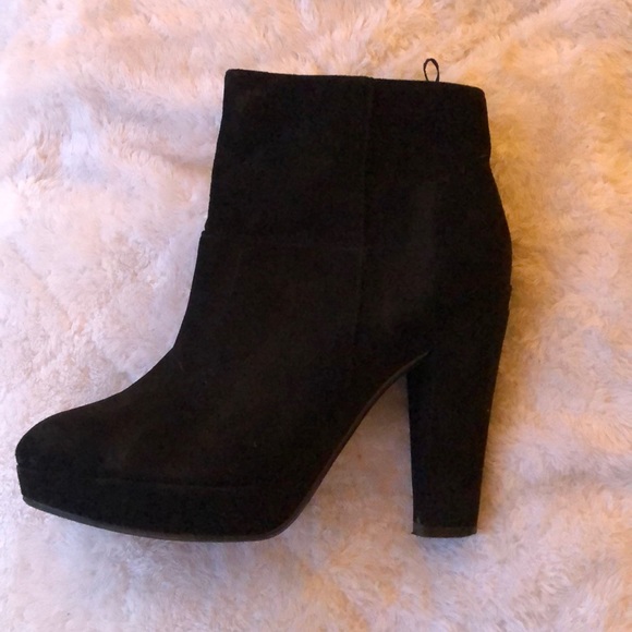 Black heeled boots - Picture 2 of 2